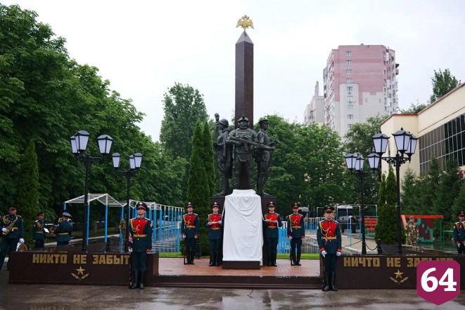 В Саратове открыли памятник погибшим выпускникам военного института