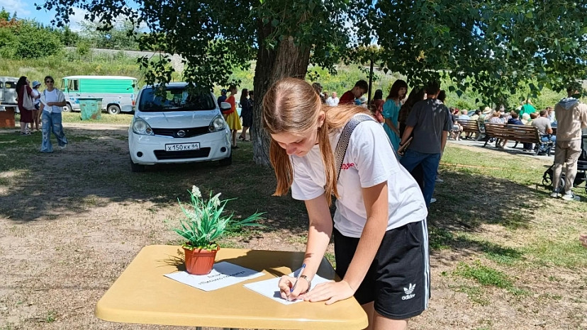 В День поселка жители писали письма бойцам спецоперации