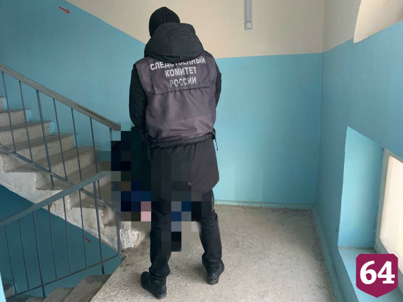 Житель Саратова нашел в подъезде труп неизвестного мужчины 