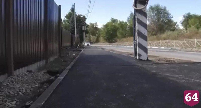 В Энгельсе продолжается ремонт тротуаров