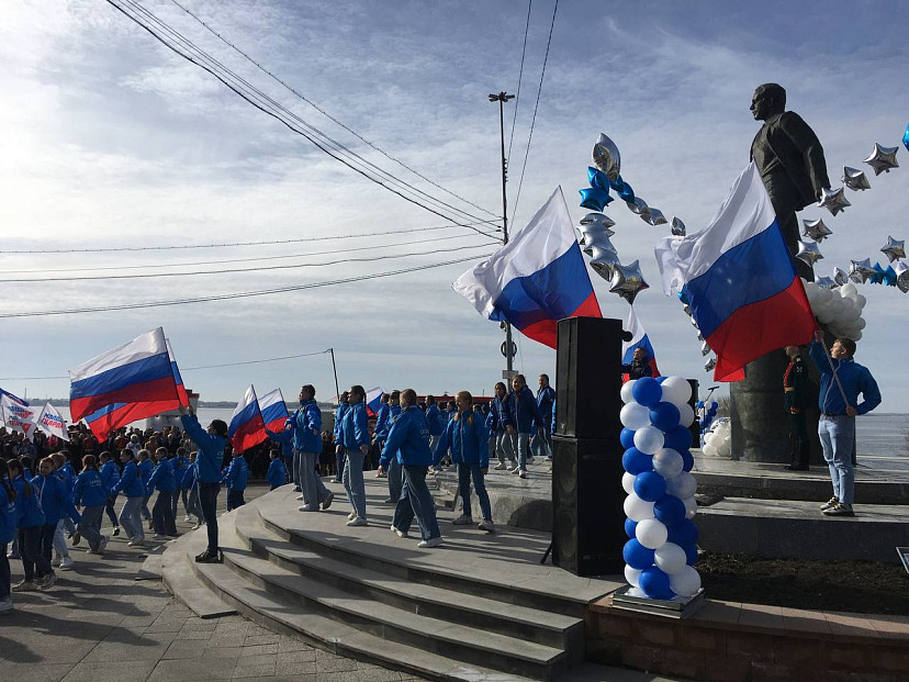 День космонавтики в Саратове открыли митингом у памятника Гагарину 