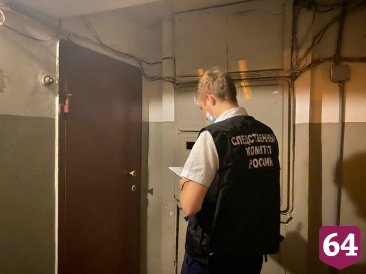 Родственники нашли 49-летнего саратовца мертвым в квартире