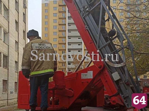 Из горящей десятиэтажки в Саратове эвакуировали 11 человек
