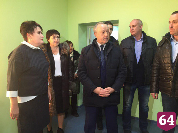 Губернатор оценил новую пристройку к детскому саду в Ершове