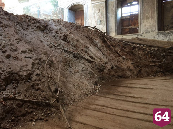 Саратовцы самостоятельно восстанавливают старинный храм в селе Лох