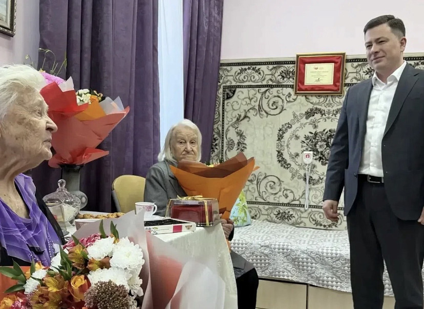 Саратовский министр поздравил ветерана войны со 104-летием 