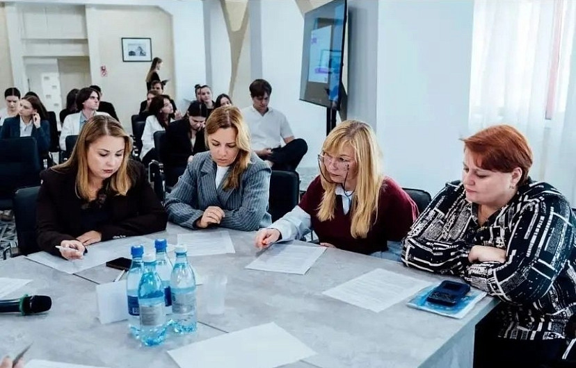 В Саратове специалистов центра «Семья» учат выстраивать диалог супругов