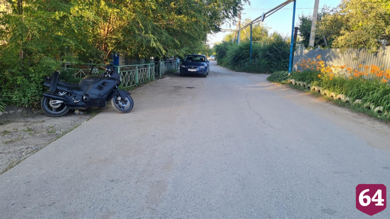 Под Саратовом лихач на мотоцикле врезался в забор
