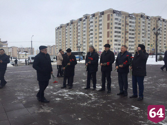 Законодатели из ПФО прошли по саратовскому бульвару Героев Отечества