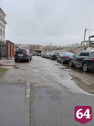В Саратове автомобилисты встали в очередь на шиномонтаж
