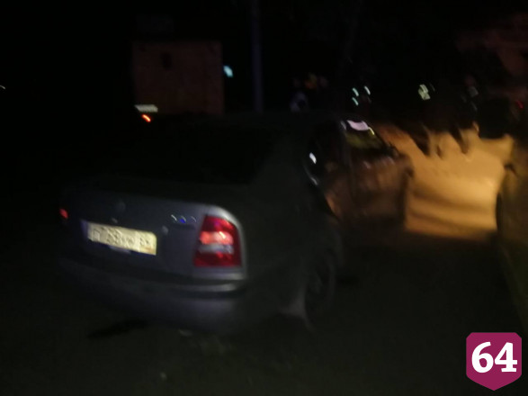 В Саратове начинающий водитель покалечился в ночном ДТП 