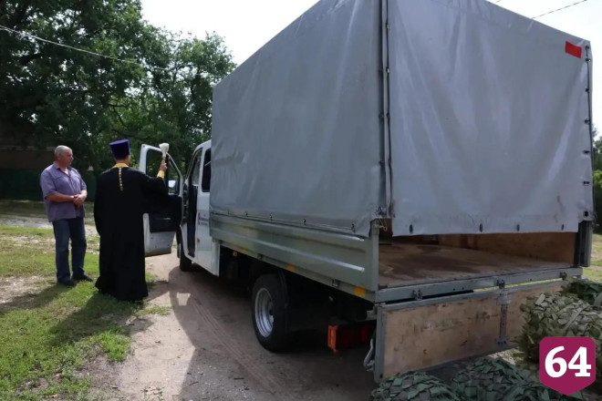 Саратовские пожарные отправили в зону СВО огнетушители и икону