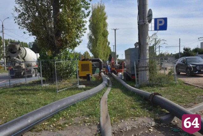 В Саратовской области круглосуточно меняют аварийный коллектор