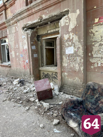 Саратовцы боятся ходить рядом с опасным расселенным домом