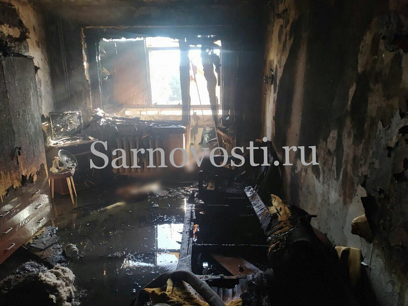 В сгоревшей квартире на улице Азина нашли труп