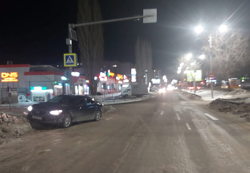 В Саратове «Мазда» сбила пенсионера на переходе