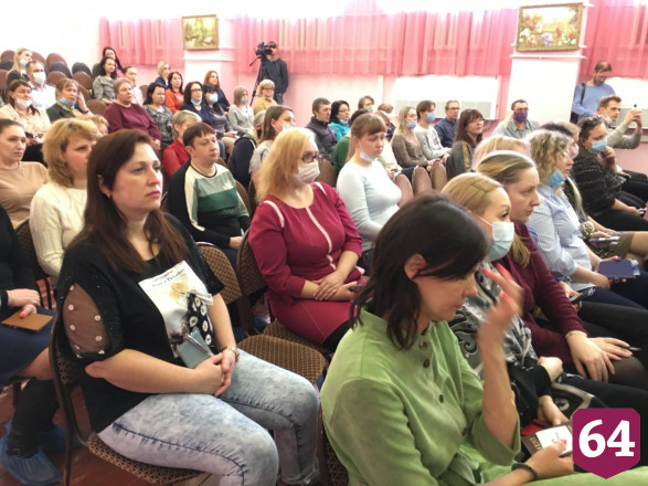 В Саратове родители выпускников сдали ЕГЭ