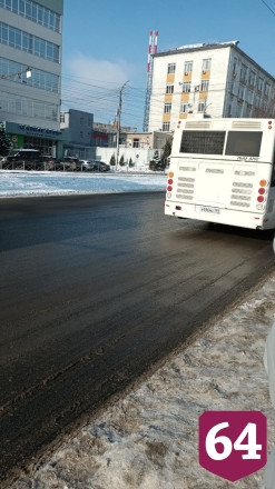 Жительница Саратова рассказала о поездке в автобусе с открытой дверью