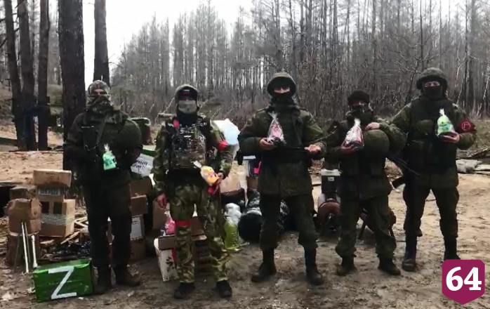 Саратовские мастерицы растрогали воинов новогодними талисманами