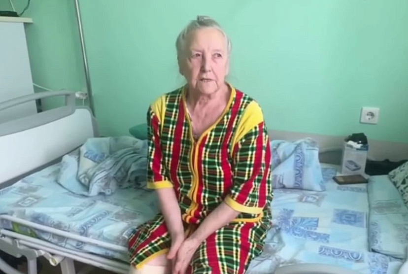 В Энгельсе врачи вернули 86-летней пациентке возможность передвигаться
