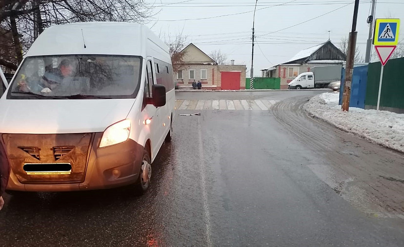 В Энгельсе на пешеходном переходе дети попали под «Газель» 