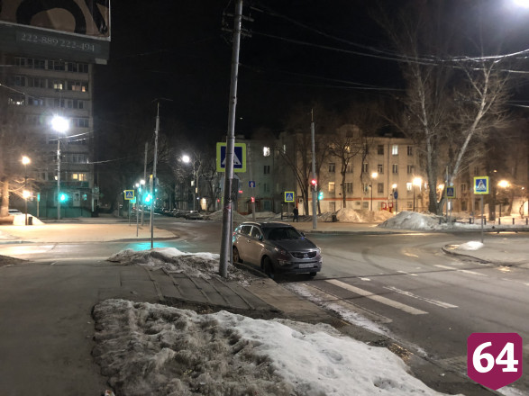 В Саратове автохам бросил иномарку на встречной полосе