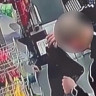 Саратовец похитил из магазина пакет с 80 тысячами рублей и попался
