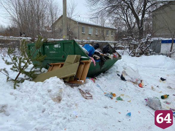 В Саратове для уборки снега не хватает дворников 