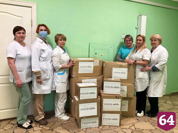 Саратовские медики отправили гуманитарную помощь на фронт