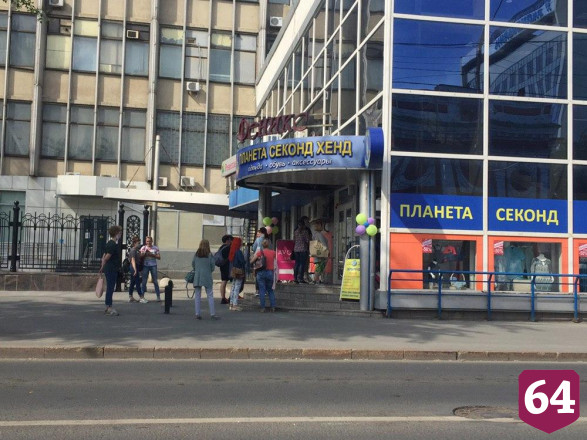 Саратовские подростки на самоизоляции оттачивают трюки на самокатах 