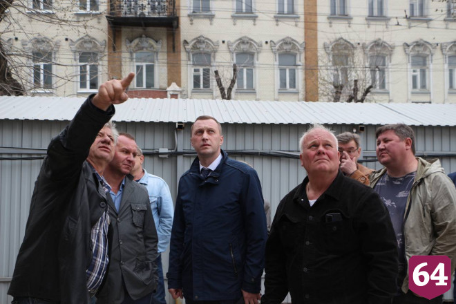 В Саратове устанавливают колонны театра оперы и балета 