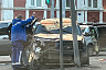 В центре Саратова автомобиль врезался в столб