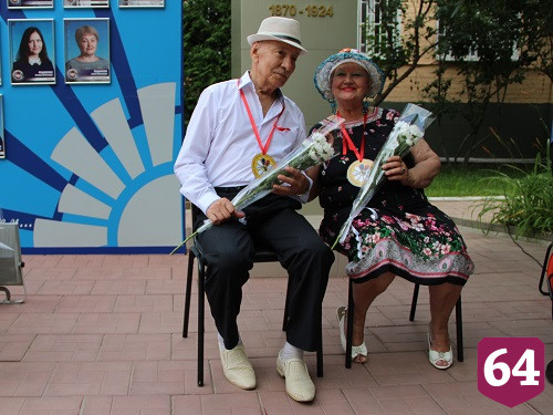 В День семьи в Энгельсском доме-интернате чествовали супружеские пары