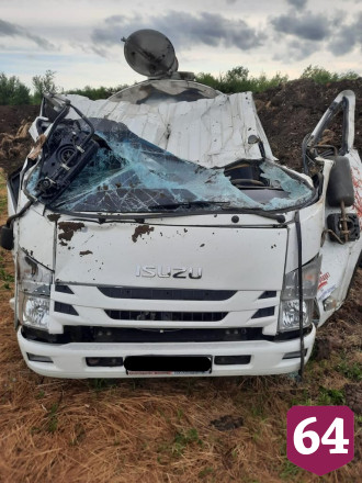 Под Саратовом опрокинулась автоцистерна