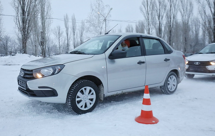 В Саратовской области юношеские автошколы открыли набор учеников 