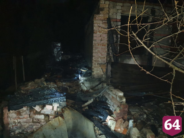 Под Саратовом на пепелище нашли останки дачника 