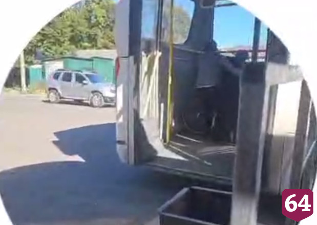 В Саратовской области водитель выбросил мальчика с велосипедом из автобуса