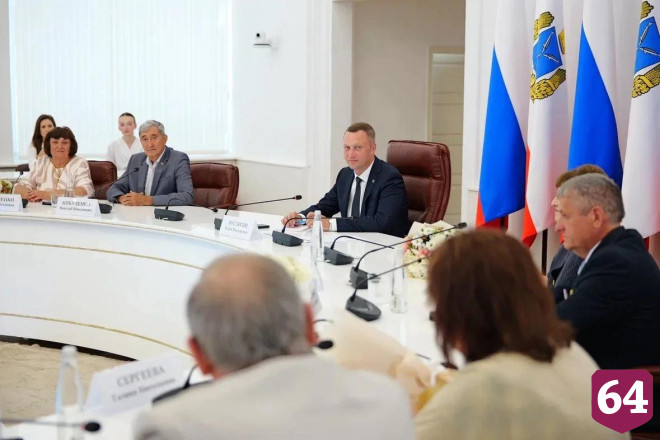 Губернатор вручил саратовским семьям медали «За любовь и верность»