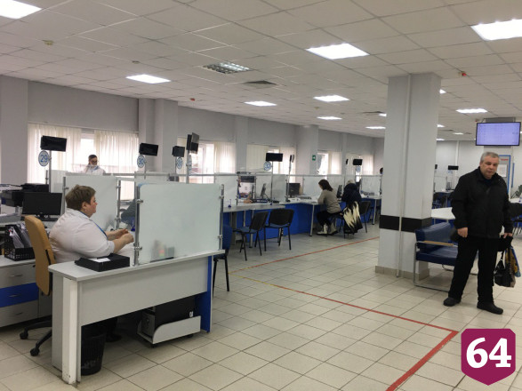 Саратовцы могут самостоятельно оформлять заявки на услуги в МФЦ