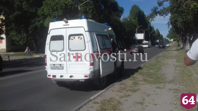 В Саратове пассажирка маршрутки травмировалась в ДТП с «Волгой»