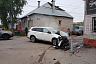В аварии на Калинина автомобили врезались в дом и забор