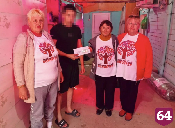 Саратовские волонтеры передали на СВО посылки со сладостями и молитвами