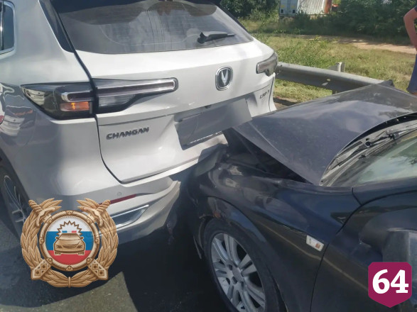 Две женщины госпитализированы после массового ДТП в Саратове
