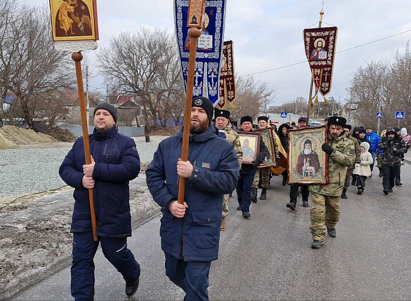 Саратовцы прошли крестным ходом в память об Илье Муромце
