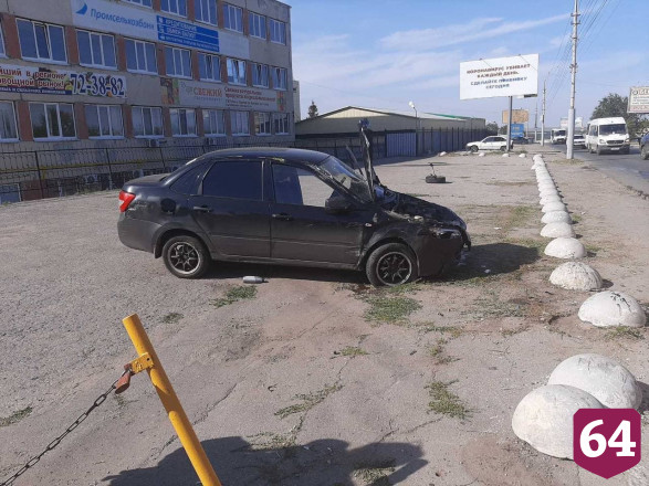 Водитель иномарки попал в больницу после аварии на СХИ