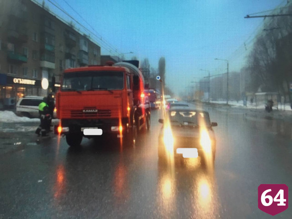 В аварии с грузовиком под Саратовом разбился водитель легковушки