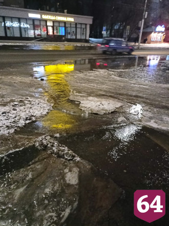 Саратовцы ожидают отключения воды в домах из-за потопа