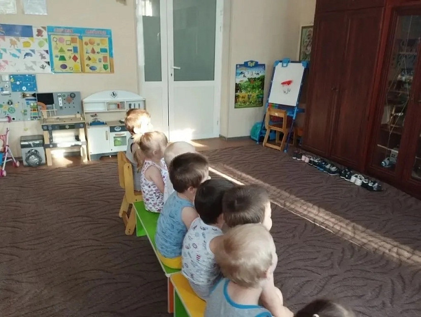 Жители Саратовской области собрали подарки малышам Донецка