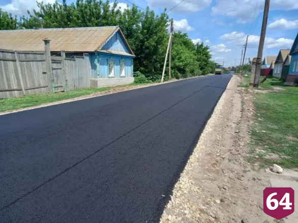 В Саратовской области по региональной программе ремонтируют дороги в селах