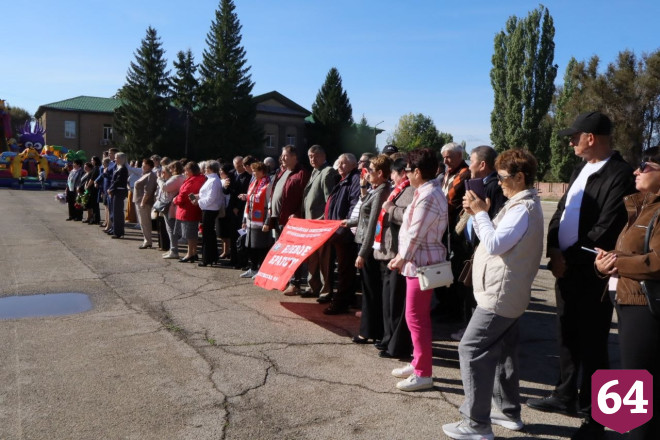 В районном центре под звуки барабанов открыли городские часы